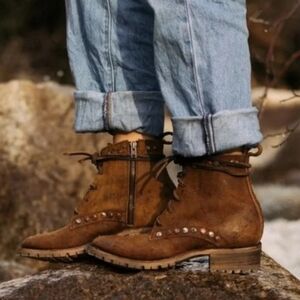 Women lace up boots